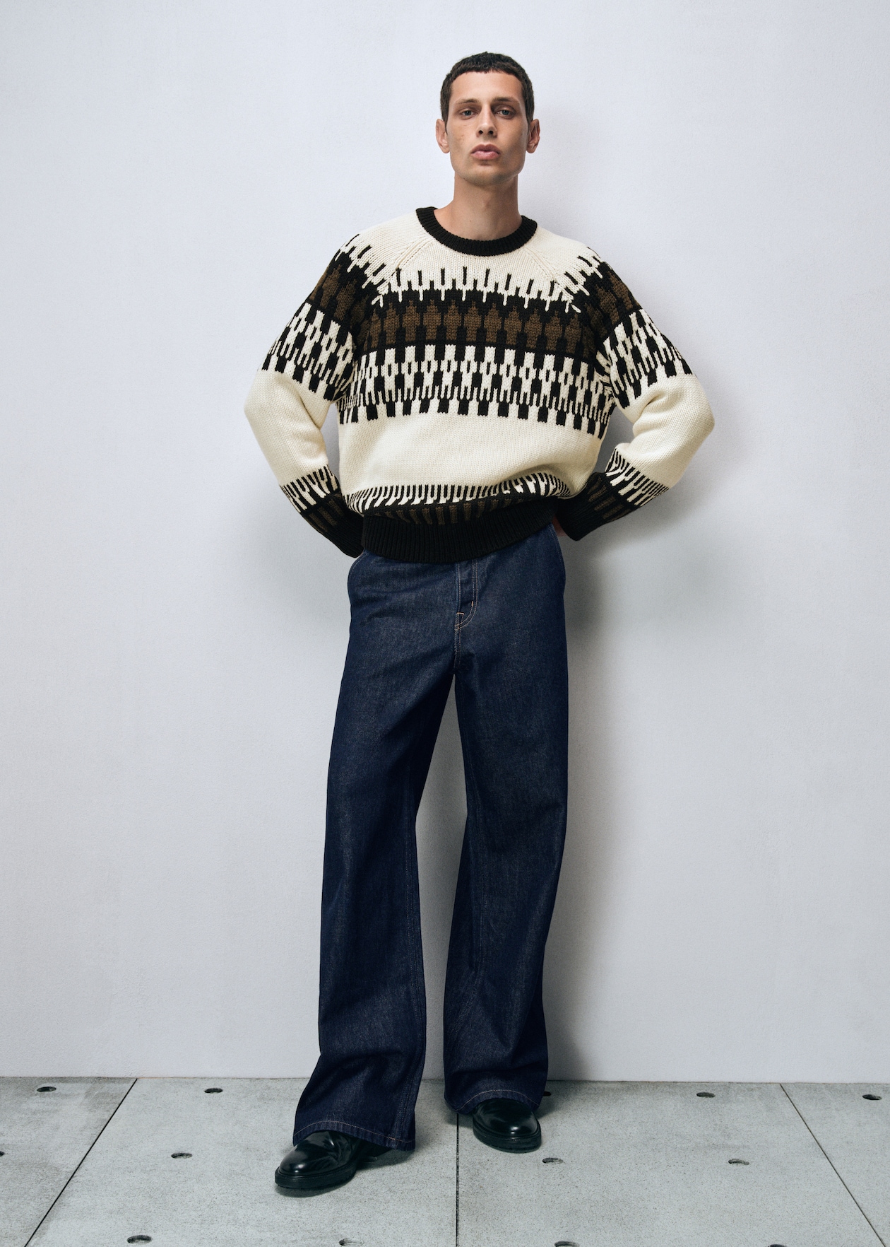 CASHMERE TRIANGLE SCARF