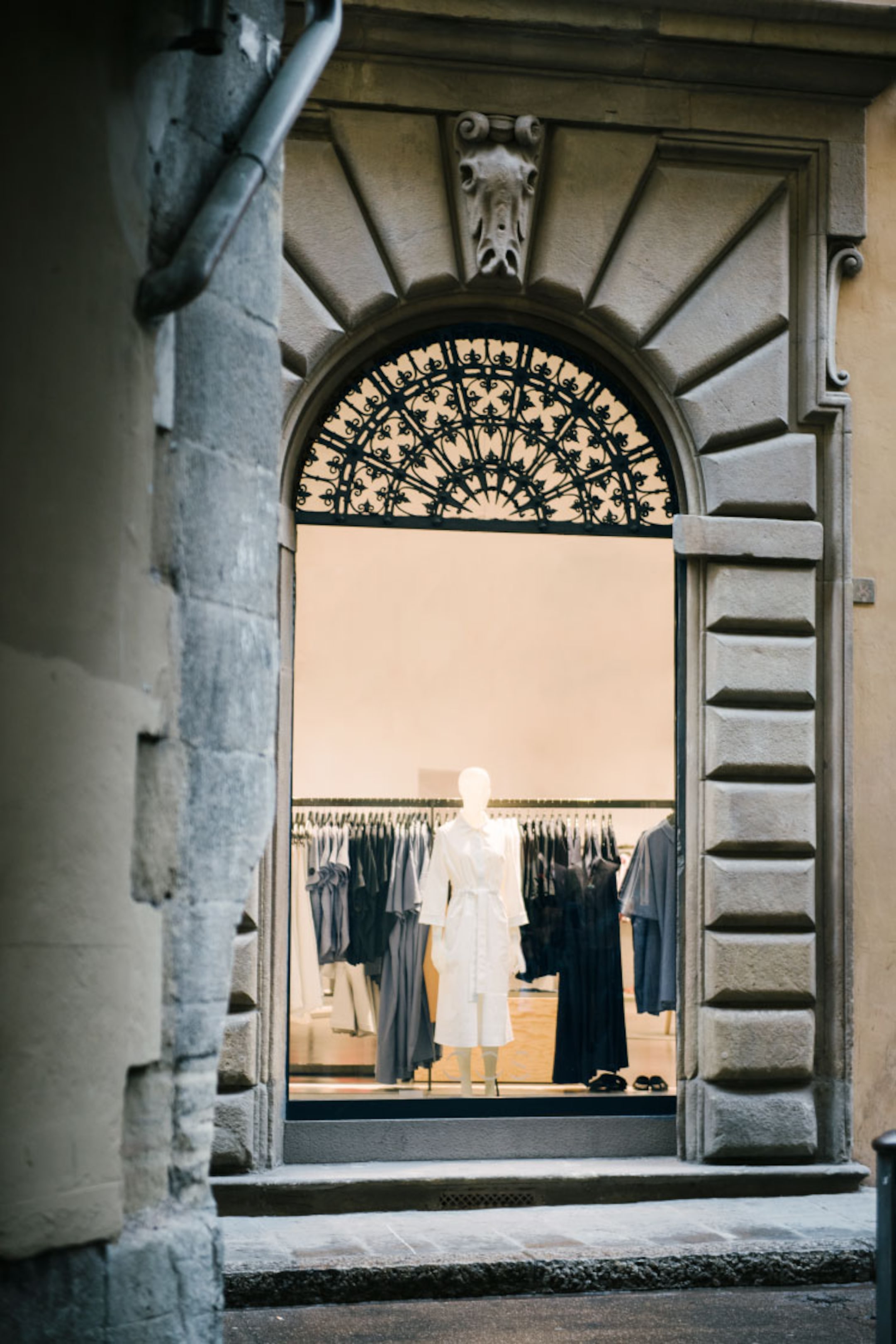 COS Firenze window